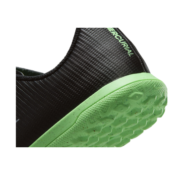 Nike Jr. Mercurial Vapor 17 Club Older Kids' Turf Low-Top Football Shoes