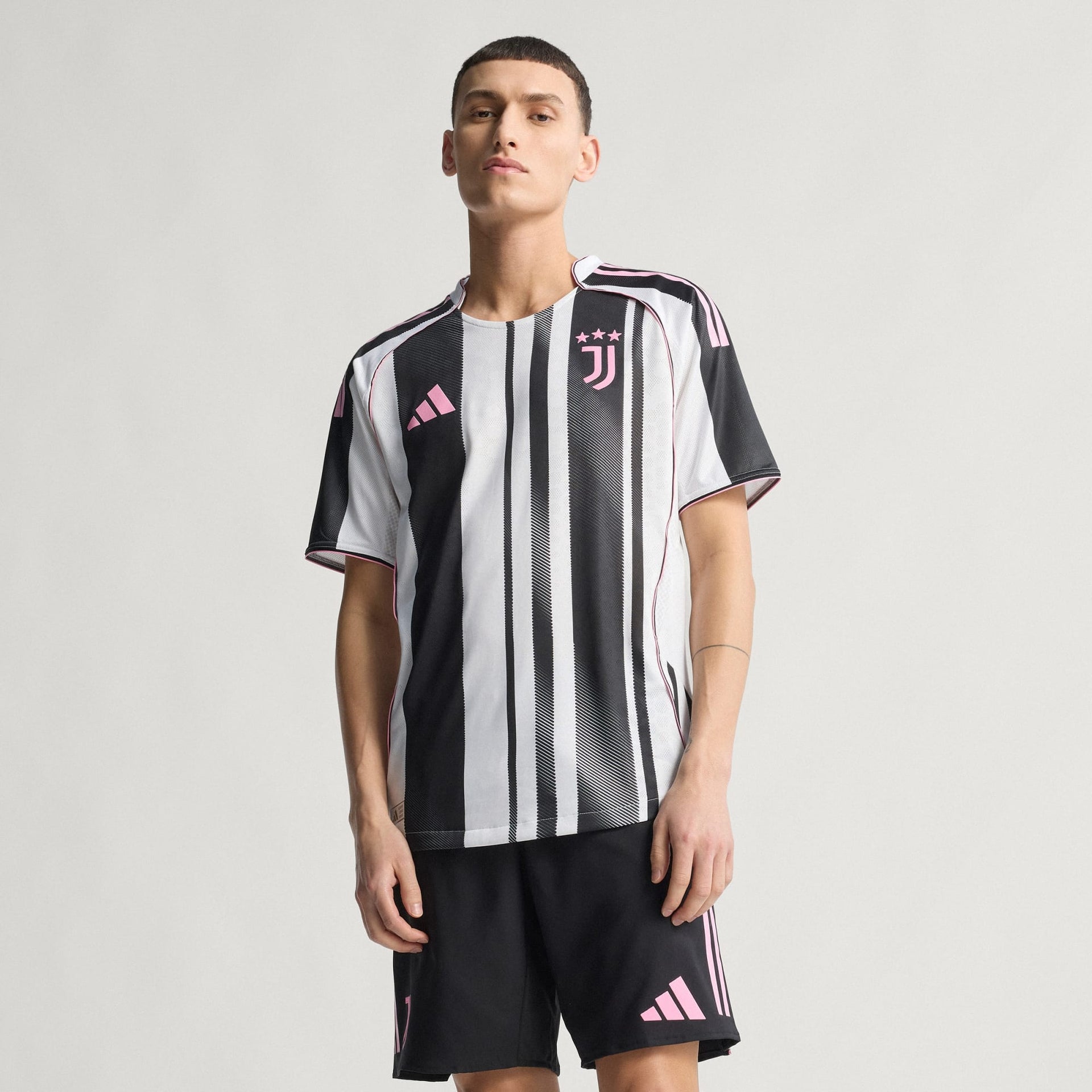 adidas Juventus 25/26 Home Authentic Jersey – BOOTCAMP Football Shop